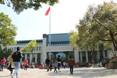 缅怀英烈·传承文明 杭州红房子开展清明祭扫志愿活动